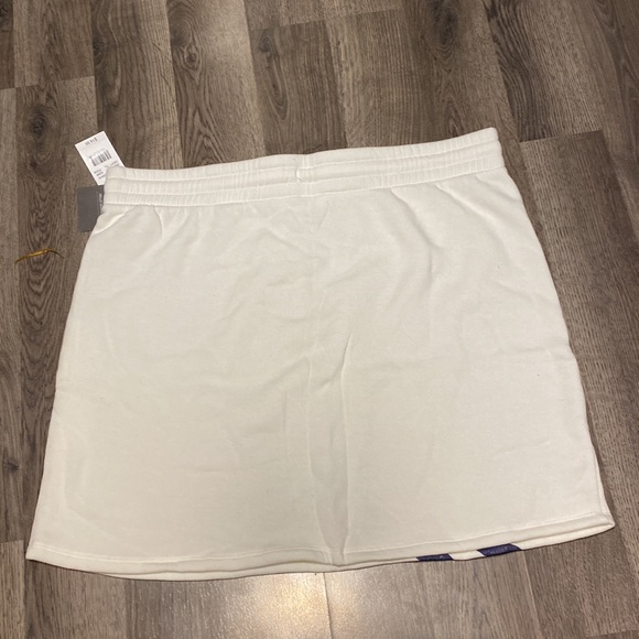 tennis skirt - Picture 3 of 3